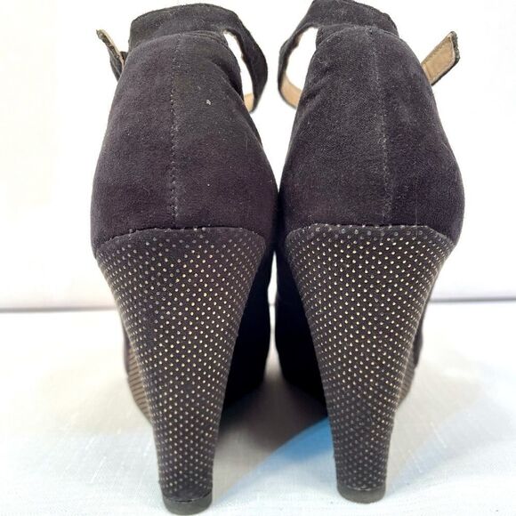 BLACK SUEDE WEDGE W GOLD STUDS ANKLE STRAP 4” HEEL - Picture 5 of 6